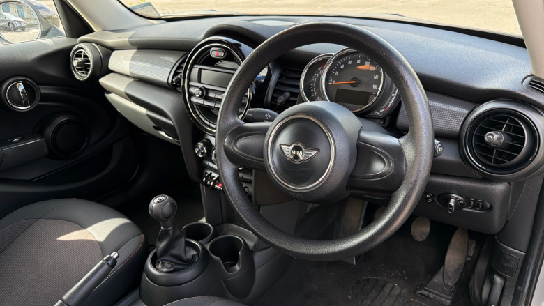 MINI Hatchback 1.5 Cooper 5dr Petrol Hatchback